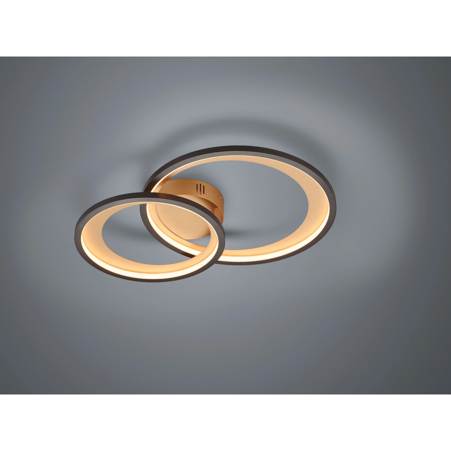 Moderne Trio LED-Deckenlampe Granada, schwarz matt, mit zwei verschlungenen Ringen.