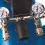 Detailaufnahme: Scheppach HC 52dc Kompressor mit Manometer und Anschlüssen.