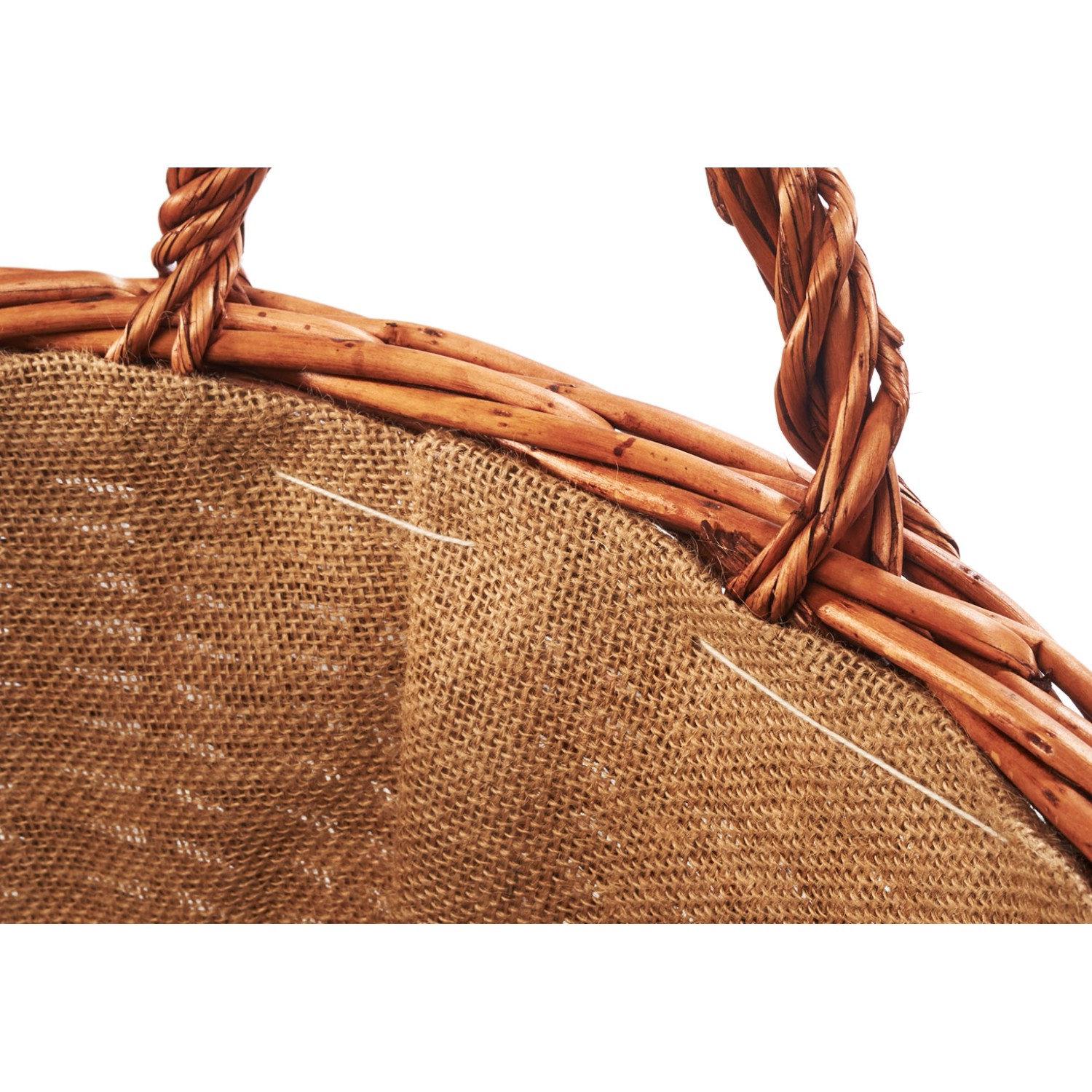 Detailaufnahme: Kobolo Holztragekorb aus Weide mit Jute-Innenfutter und Henkel.