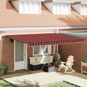 Ausgezogene, orange-braune vidaXL Markise (450x350 cm) spendet Schatten auf Terrasse mit Gartenmöbeln.