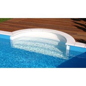 Summer Fun Römertreppe, 250x150 cm, eingebaut in Pool mit Holzdeck.