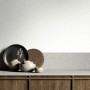 Beige Vliestapete mit floralem Blattmotiv von Marburg, modernes Design für Wohnräume.
