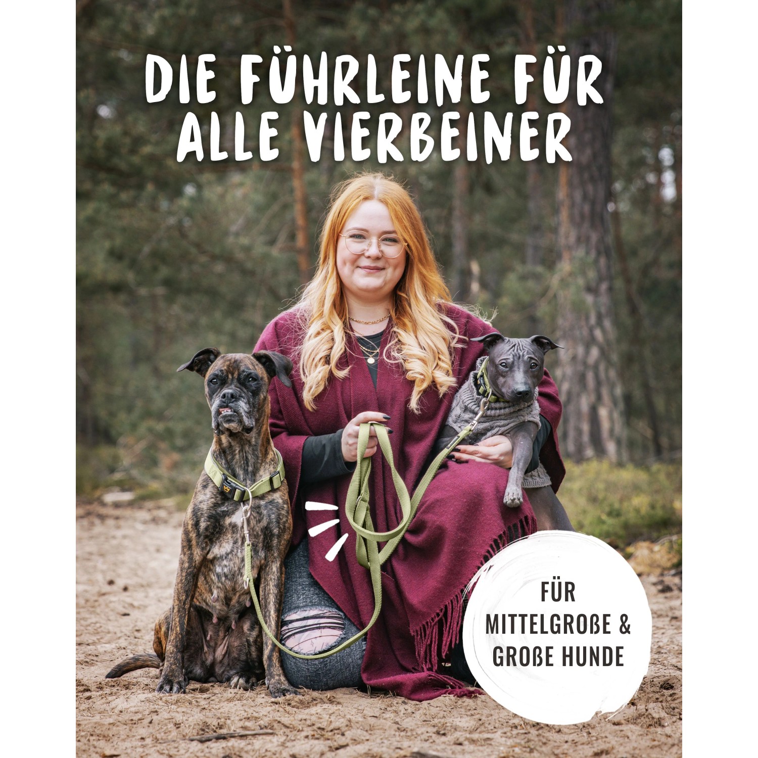 Frau mit zwei Hunden und grüner, verstellbarer Rudelkönig Hundeleine Frida Führleine aus Nylon.