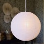 PR Home Haru Pendelleuchte: Runde Lampe aus Reispapier mit feinem Drahtmuster.