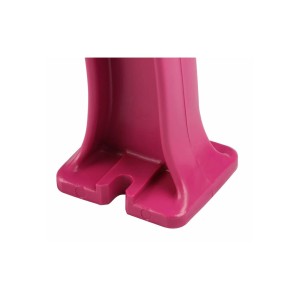 Detailaufnahme: Fuß der PROREGAL Gartenbank Antigua, Flieder, Kunststoff, Vorbereitung für Bodenbefestigung.