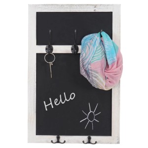 MCW Wandgarderobe C51: Weiße Shabby-Chic Garderobe mit schwarzer Kreidetafel, Haken, Schal und Schlüssel. "Hello" und Sonne gezeichnet.