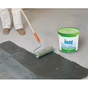 Knauf Estrichgrund 5 kg, aufgetragen mit Farbroller. Haftgrund für Innen- und Außenbereiche.