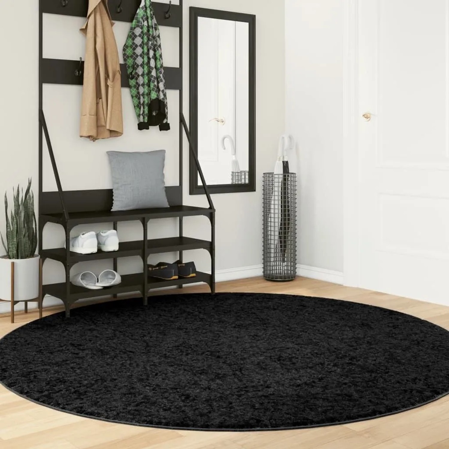 Schwarzer, runder Kurzflorteppich OVIEDO von vidaXL, Ø 200 cm, im Flur.