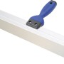 LUX Rakel Comfort 500 mm: Tapezierwerkzeug mit breiter, rostfreier Stahlklinge und blauem Komfortgriff.