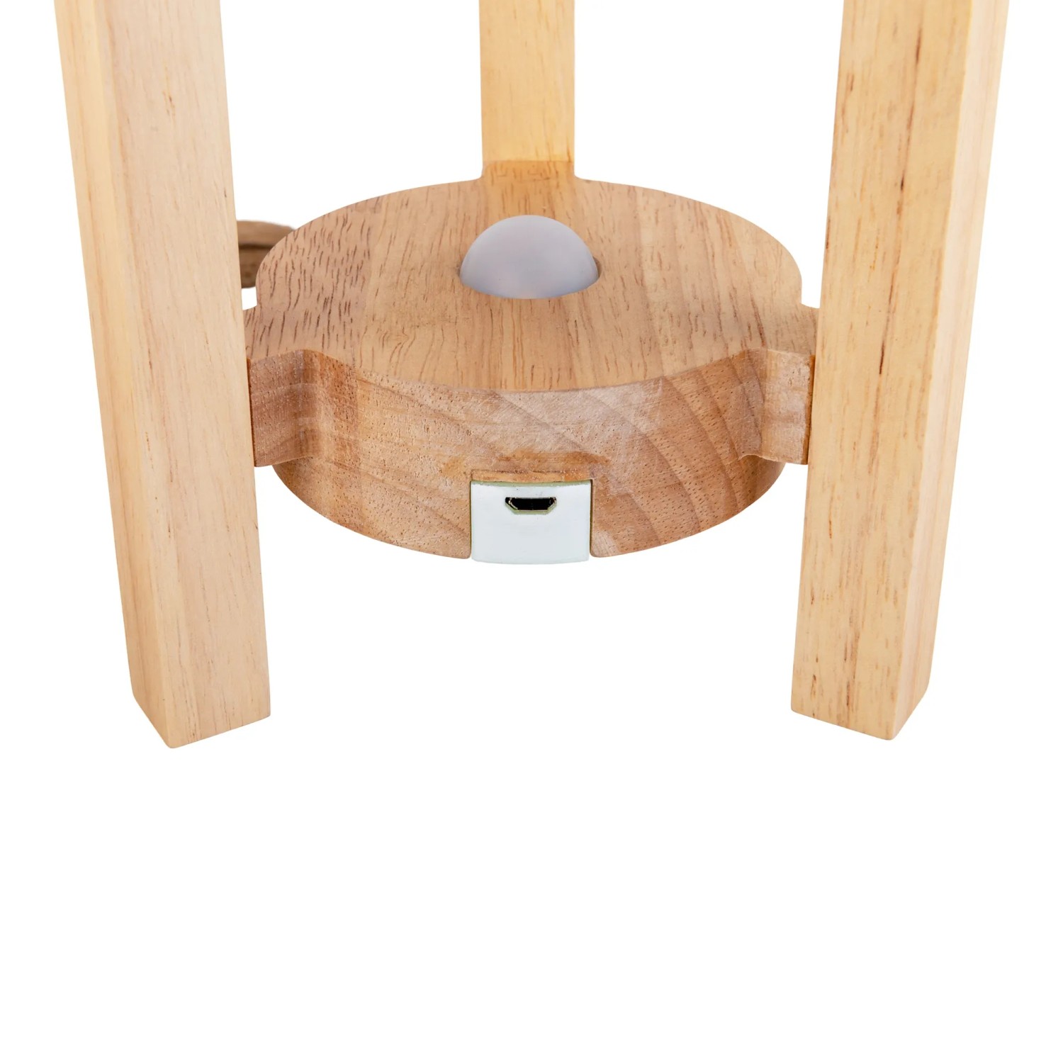 Detailaufnahme der Madita LED-Tischleuchte von Näve mit Holzfuß und USB-C Anschluss.