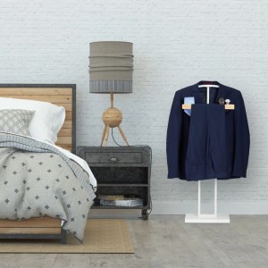 Relaxdays Stummer Diener aus Holz und Metall, weiß, mit Ablage für Accessoires. Garderobenständer für Schlafzimmer.