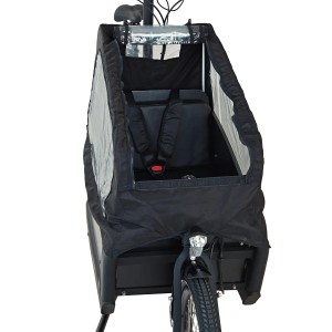 Prophete E-Bike Cargo Plus Lastenrad, schwarze Transportbox mit Regenschutz und Sicherheitsgurt.