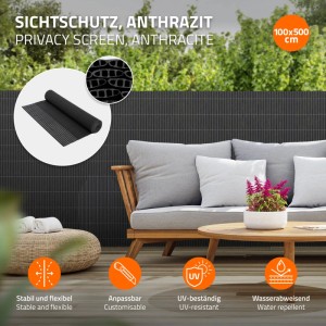 Anthrazitfarbene PVC Sichtschutzmatte (100x500 cm) als Wind- und Sichtschutz für Garten und Terrasse.