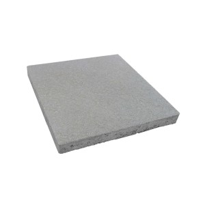 Graue, ungeschliffene Diephaus Berliner Platte, 35x35x5 cm, als robuste Terrassen- & Gehwegplatte.