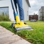 Gloria Finecut 18 V Akku-Rasentrimmer im Einsatz zum Kantenschneiden am Rasen.