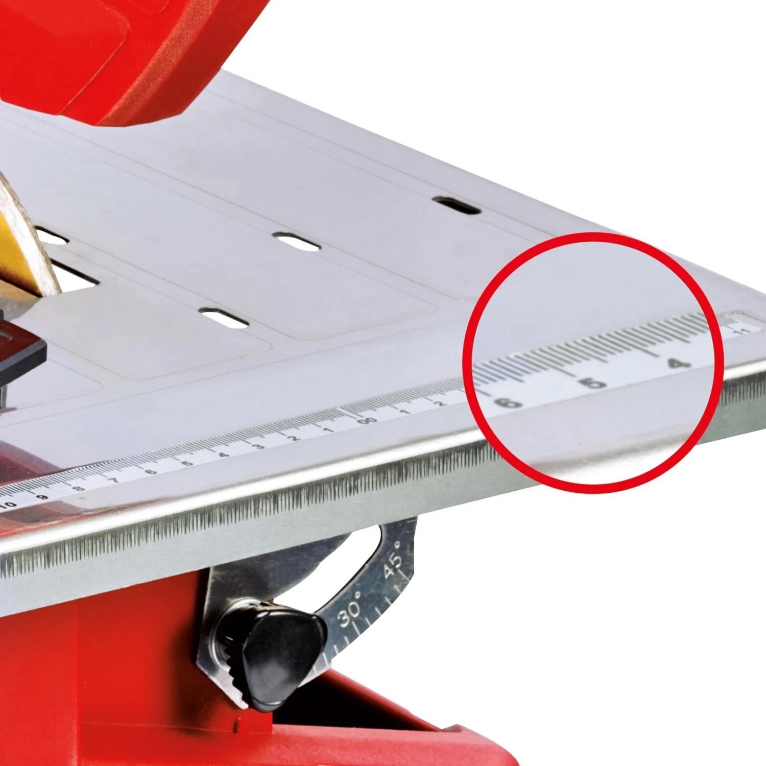 Detailaufnahme: Edelstahltisch mit Winkelskala der Einhell Fliesenschneidmaschine TC-TC 800.