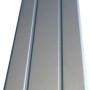 Silbernes Treppenwinkelprofil, 25x20 mm, für Laminat & Parkett, mit Rillen für sicheren Halt.