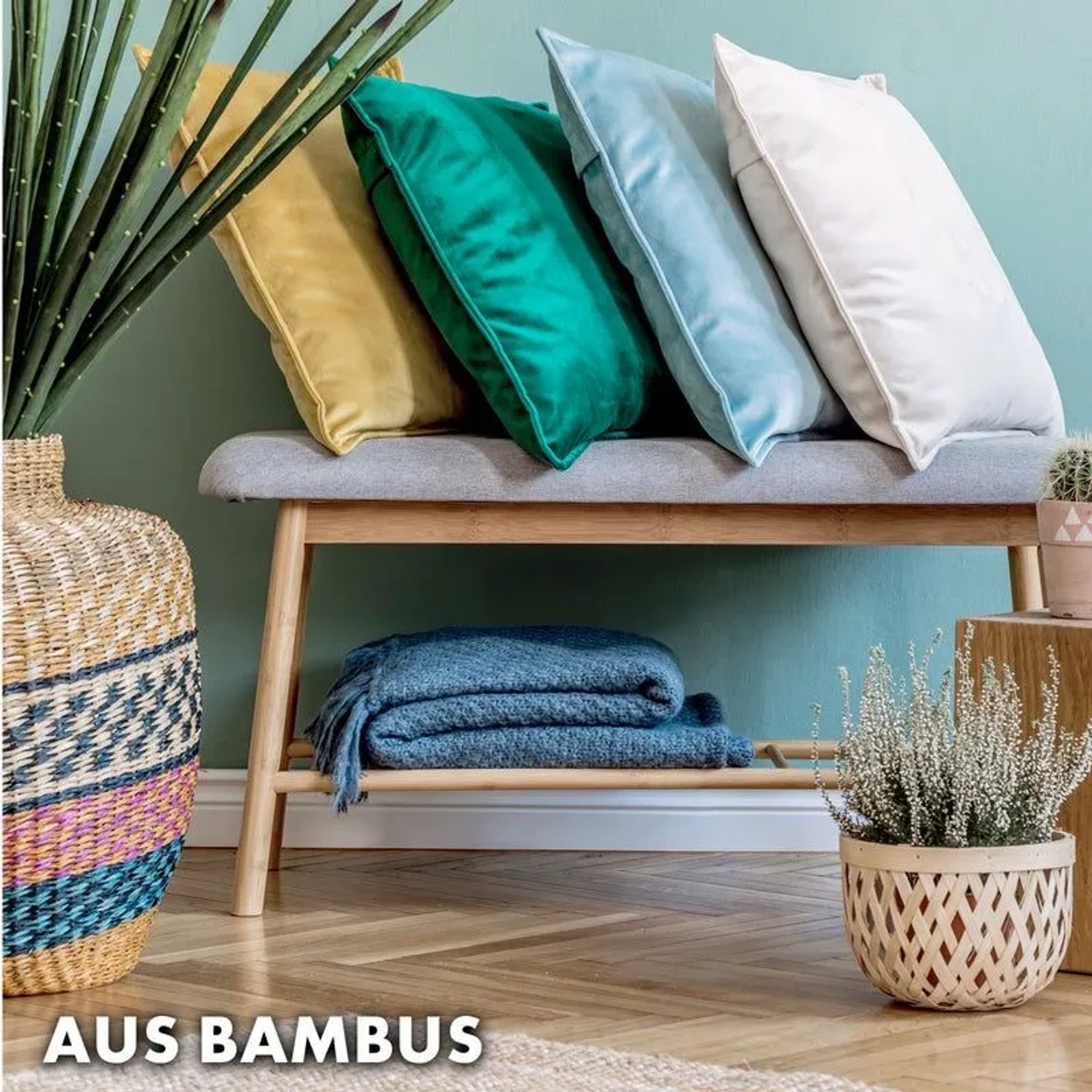 Bambus Sitzbank Montana mit grau gepolsterter Sitzfläche und Schuhregal. Ideal für Flur, bietet Stauraum und Sitzkomfort.