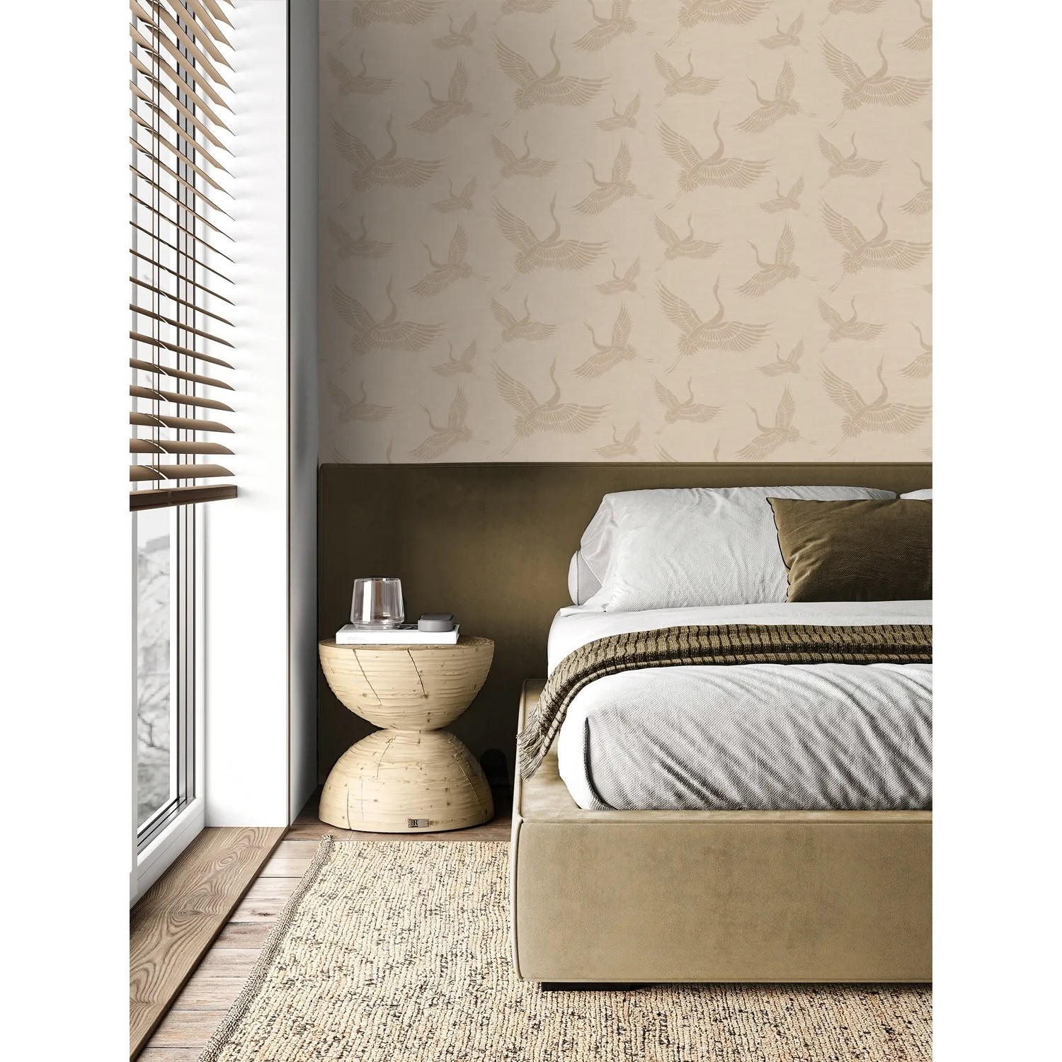Beige Tapete mit Kranich-Motiv von Origin Wallcoverings im Schlafzimmer.