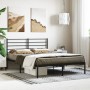 Schwarzes Metall Bettgestell 120x200 cm mit Kopfteil im Schlafzimmer.