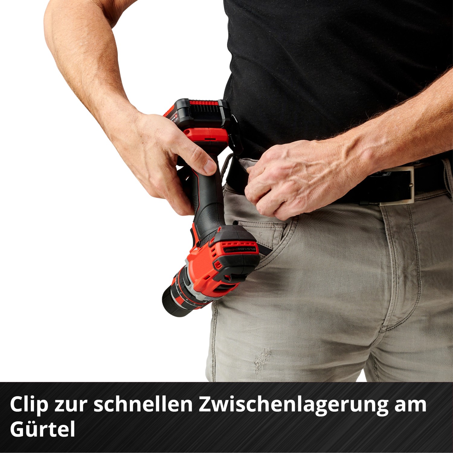Einhell Akku-Schlagbohrschrauber am Gürtelclip für schnellen Zugriff.