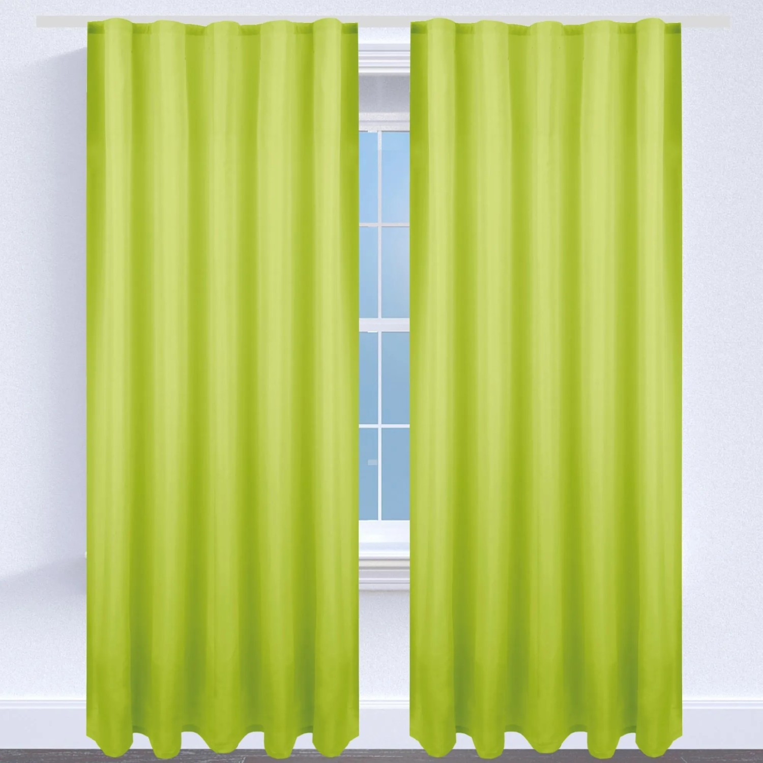Blickdichte, grüne Dekoschals (2er-Pack) der Serie Ellen von Bestgoodies vor einem Fenster.