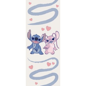 Komar Vliestapete Stitch Forever mit Stitch und Angel Motiv, ideal für Kinderzimmer.