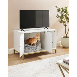 Weiß-goldener Feandrea Katzenkloschrank als TV-Möbel, offene Türen zeigen eine Katze in einem flauschigen Bett.