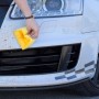 Anwendung: Dr. Wack CW1:100 Insekten-Entferner Gel zur Autopflege mit Schwamm auf Stoßstange.