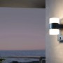 Moderne Eglo LED Außenwandleuchte Atollari, 2-flammig, anthrazit-weiß mit Bewegungsmelder.
