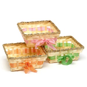 Brauns-Heitmann Bambuskörbe mit Schleife in Rosa, Grün und Orange für Ostern.