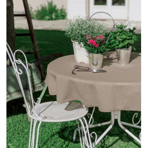 Rechteckige Garten-Tischdecke, 110x140 cm, taupe, auf Gartentisch mit Pflanzen.