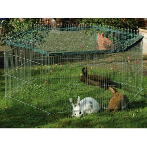 Dobar 6-eckiges Freilaufgehege mit Schutznetz für Kleintiere im Garten.