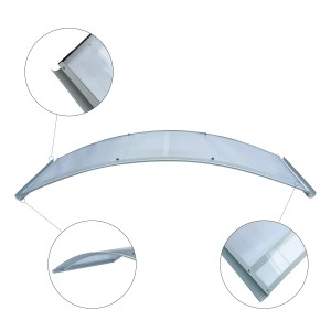 Gewölbtes STARKEDACH RODEO Vordach mit lichtgrauem Aluminiumrahmen (RAL 7035) und transparenter Polycarbonatbeschichtung.