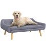 Graues PawHut Hundesofa mit Holzbeinen und Hund darauf. Bequeme Hundecouch für den besten Freund.