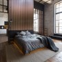 Schlafzimmer mit Marburg Vliestapete Akustikpaneel in Kupfer-Metalloptik.