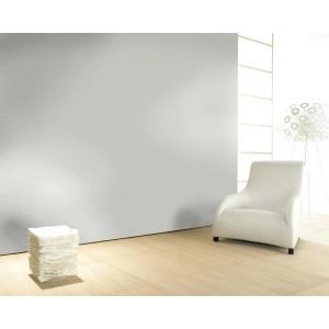 Glööckler Vliestapete Imperial Uni Creme an Wand, kombiniert mit Möbeln in hellem Raum.