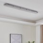 Graue, 2-flammige Eglo LED-Feuchtraumleuchte (126 cm) an weißer Decke.