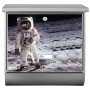 Edelstahl Briefkasten mit Astronauten-Motiv und Zeitungsfach. Inklusive Montagematerial.