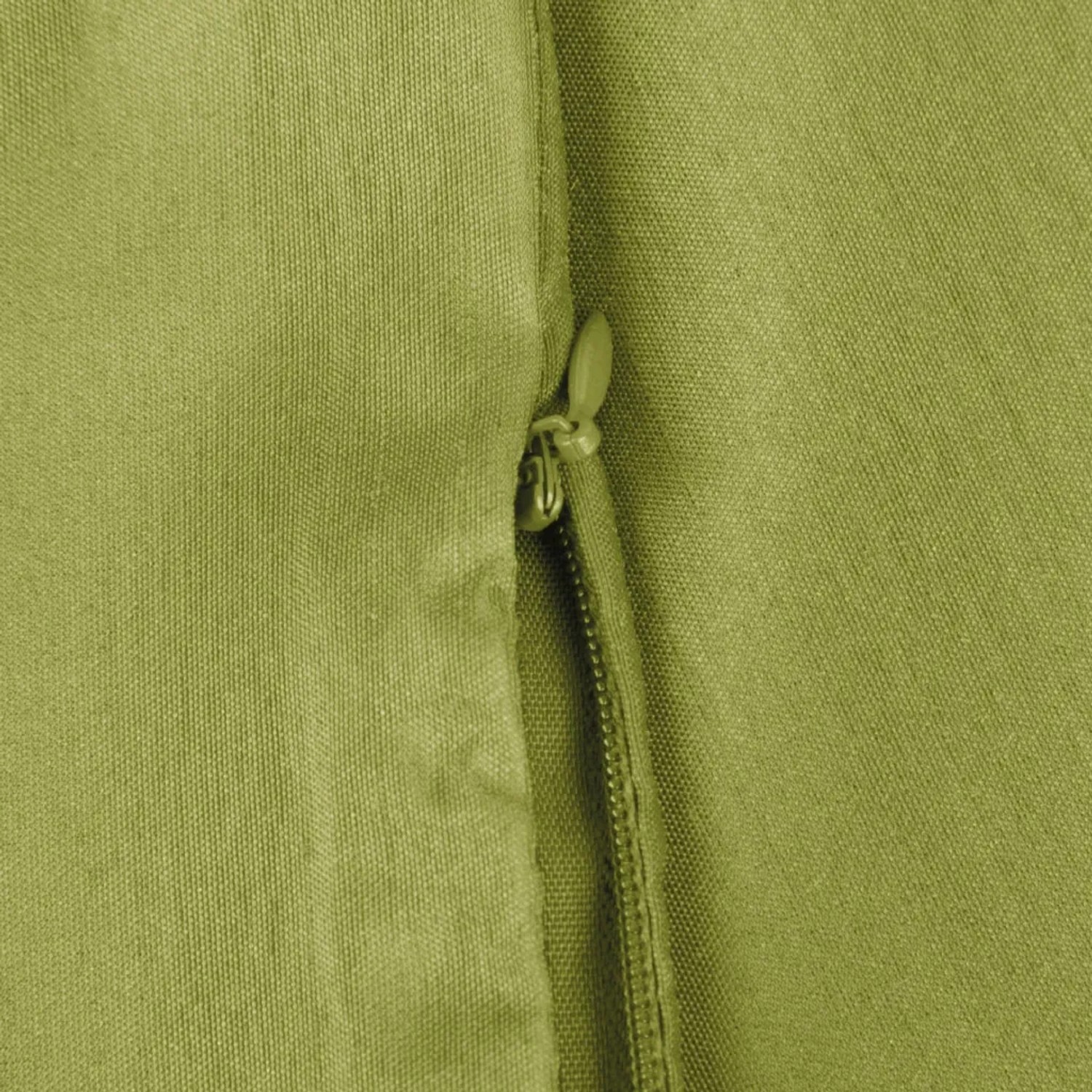 Detailaufnahme: Grüne Arsvita Kissenhülle Alessia (60x60 cm) mit Reißverschluss.