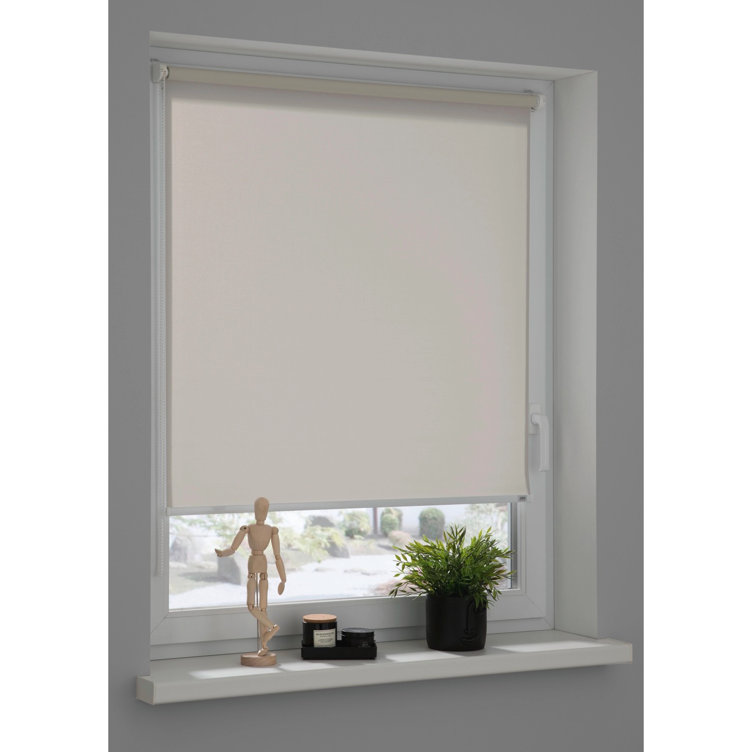 Beiges Schöner Wohnen Tageslicht-Rollo Tizia, 100x150 cm, am Fenster montiert.