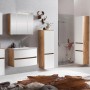 Badezimmer mit Held Möbel 3D-Spiegelschrank Salerno 80 cm in Wotaneiche und passenden Badmöbeln.