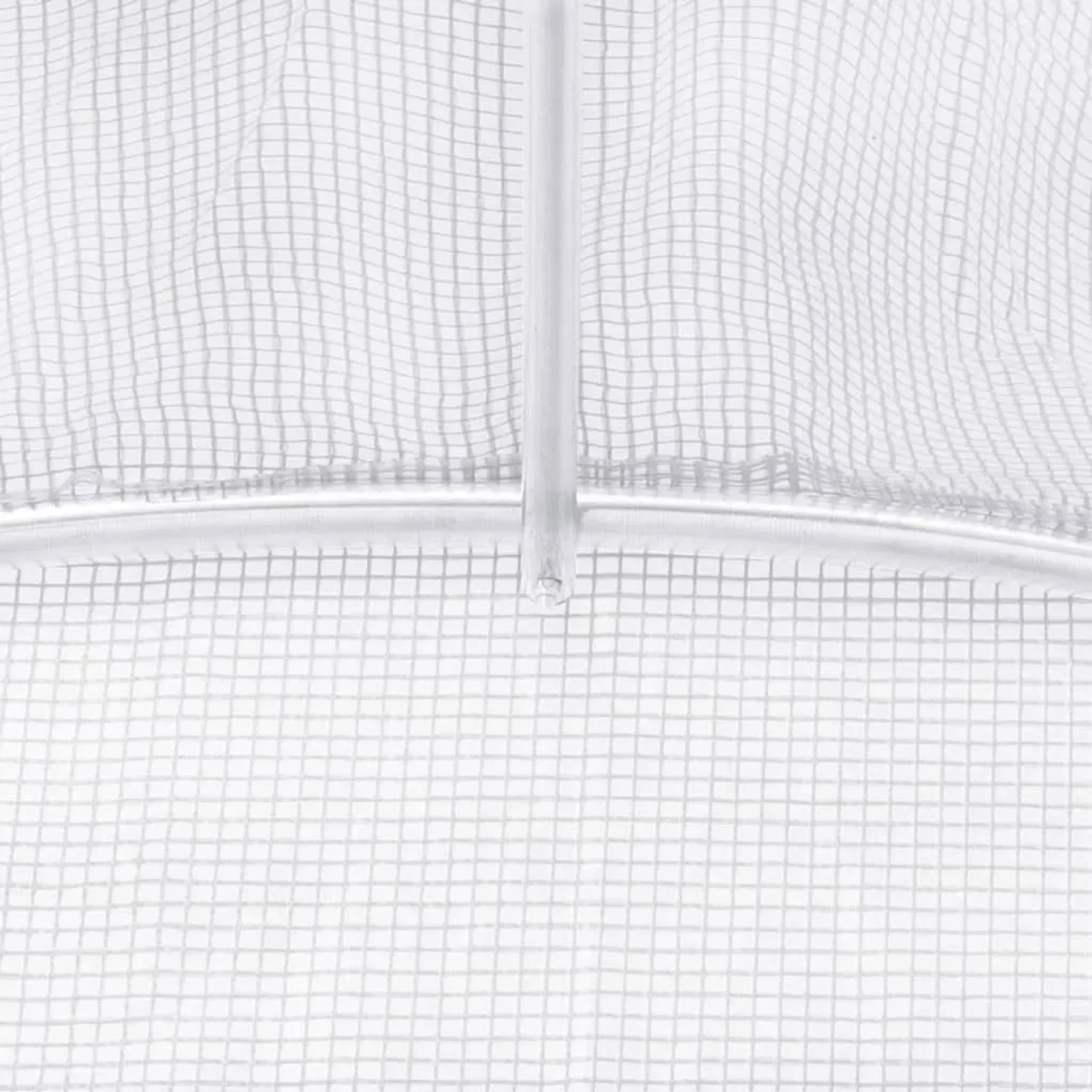Detailaufnahme des weißen furnicato Gewächshaus mit PE-Netz und Stahlrahmen.