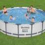 Bestway Stahlrahmenpool Steel Pro Max, Ø 457 cm, mit Familie im Wasser.