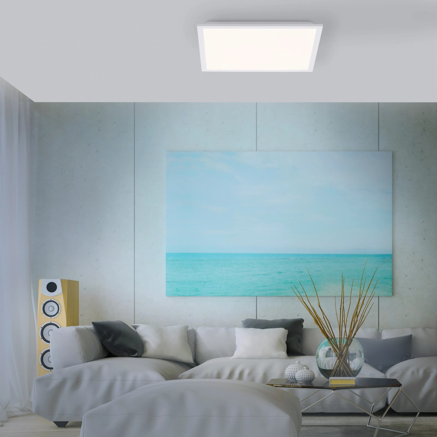Weißes Just Light LED-Panel Fleet 44,5x44,5 cm an der Decke im Wohnraum.