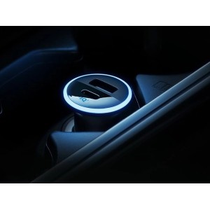 Anker Kfz-Ladegerät 52W mit USB-C und USB-A Anschluss im Auto.