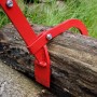 Roter TRUTZHOLM Fällheber 130 cm mit Wendehaken im Einsatz am Baumstamm.