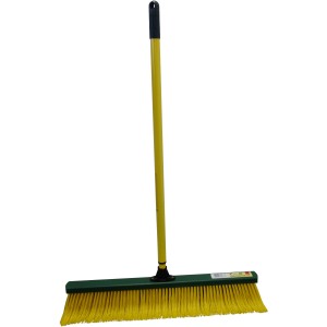 Steuber Krallenbesen, 65 cm, grün-gelb, mit Teleskopstiel für die Reinigung von Gehwegen.