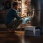 Anker Solix Solarbank 2 E1600 Pro Stromspeicher im Einsatz, versorgt Kühlschrank mit Energie.
