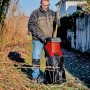 Einhell Elektro-Messerhäcksler GC-KS 2540 beim Zerkleinern von Ästen im Garten.